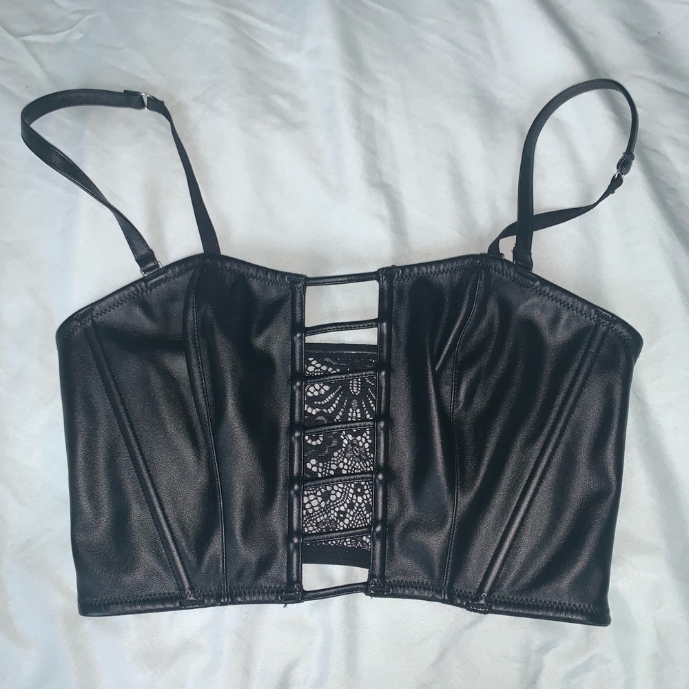 Black pleather VS bustier